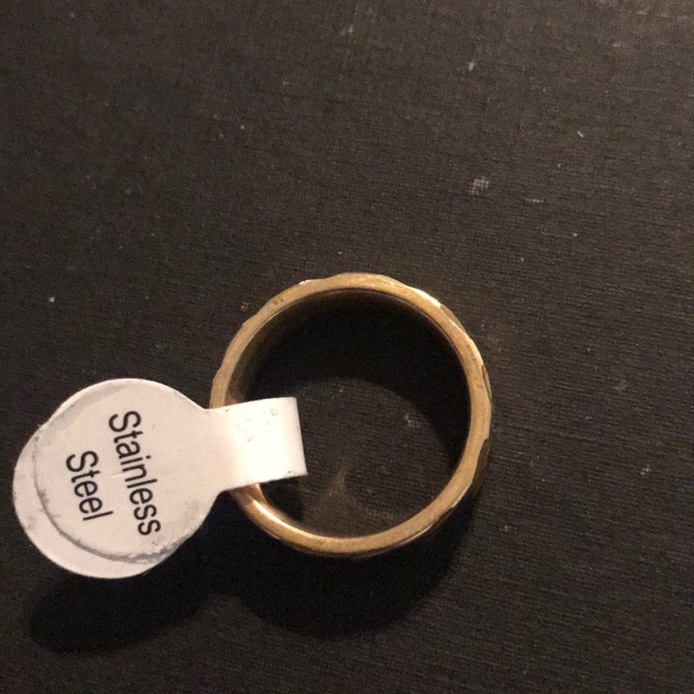 Gold ring - Picture 2 of 3